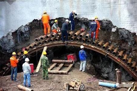 襄城隧道钢花管支护案例